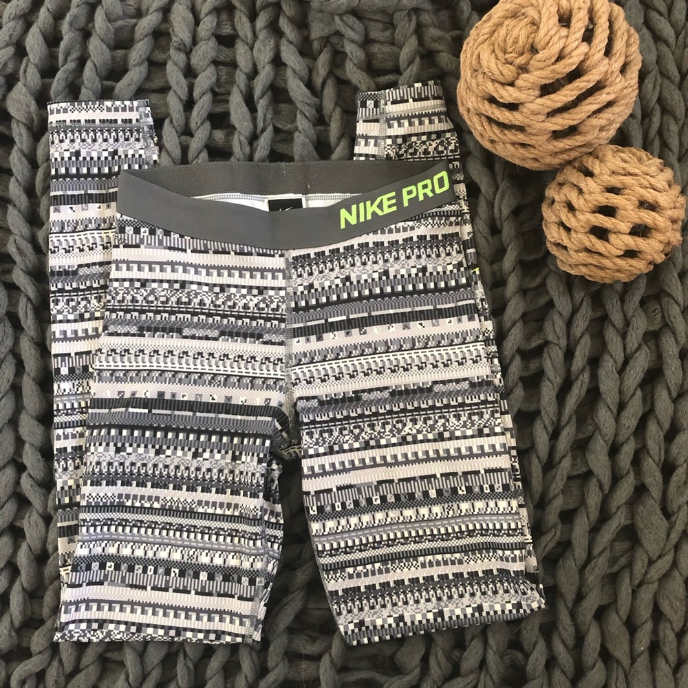 Nike Pro Dri-Fit printed leggings